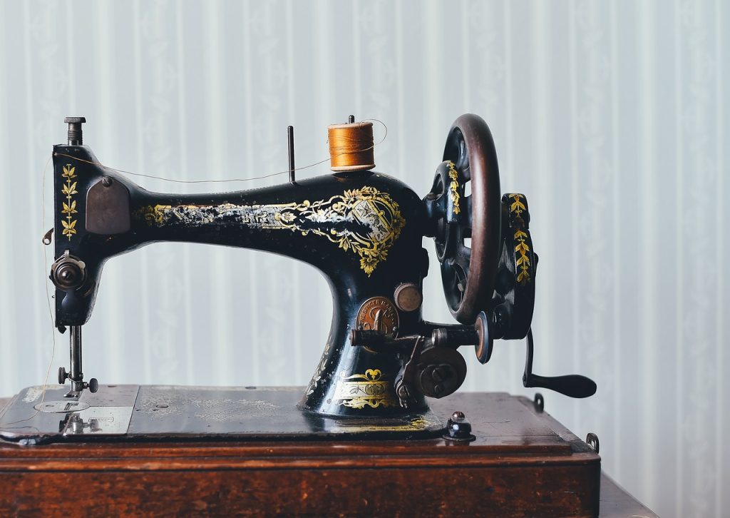 antique, sewing machine, home-1838324.jpg